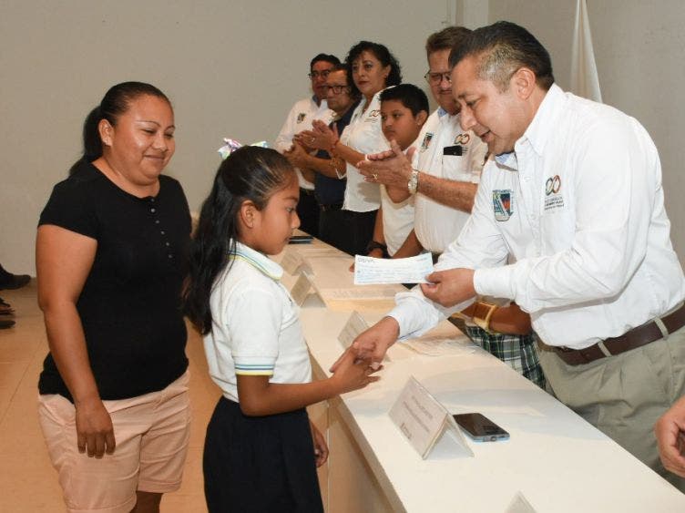 La educación forma parte de la agenda prioritaria de la Presidenta Municipal, destaca el secretario general del Ayuntamiento, Miguel Ángel Zetina Cuevas