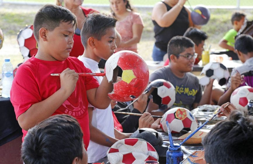 10 ediciones del taller “Balón es Arte” se han realizado, 2,676 niños y jóvenes beneficiados con actividades deportivas.