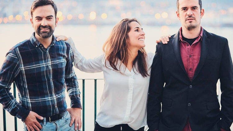 Estudio reveló que las solteras salen con seis hombres al mismo tiempo