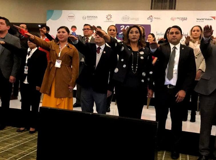 Yamili Alvarado Crespo, directora del DIF municipal, rinde protesta en el marco de la 30 Asamblea de la organización nacional, que tuvo lugar en Pachuca, Hidalgo