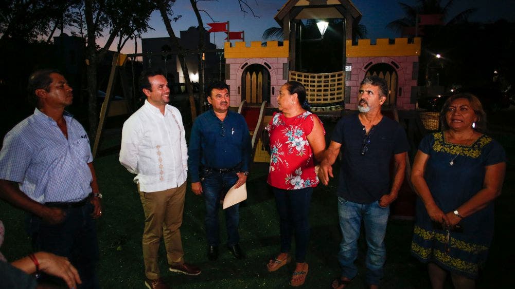 Vecinos de la Colonia Magisterio manifiestan su beneplácito por esas obras, parte de las acciones que impulsa el Presidente Municipal para mejorar la calidad de vida de las familias cozumeleñas