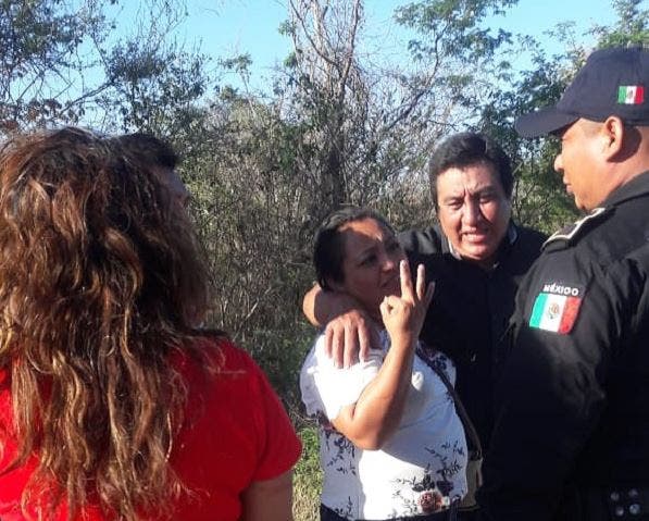 Mototaxista y pasajeros vuelcan por evadir retén.- Foto: Yucatán al instante