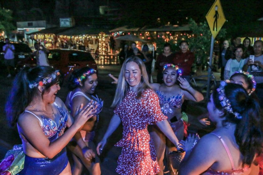 Miles de asistentes al primer paseo de carnaval y al baile con el grupo Súper Lamas.