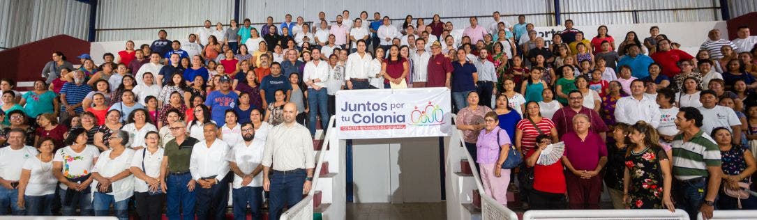 Toma protesta el Presidente Municipal a más de 60 comités vecinales como parte del programa “Juntos por tu Colonia”, con lo que se fortalece el vínculo entre sociedad y gobierno, al igual que las acciones encaminadas a la seguridad, obras y servicios públicos, salud pública, medio ambiente y gestión social