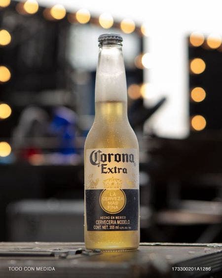 Corona es una de las cervezas mas vendidas en el mundo, pero el virus asesino que lleva un nombre parecido a ella, le está afectando gravemente