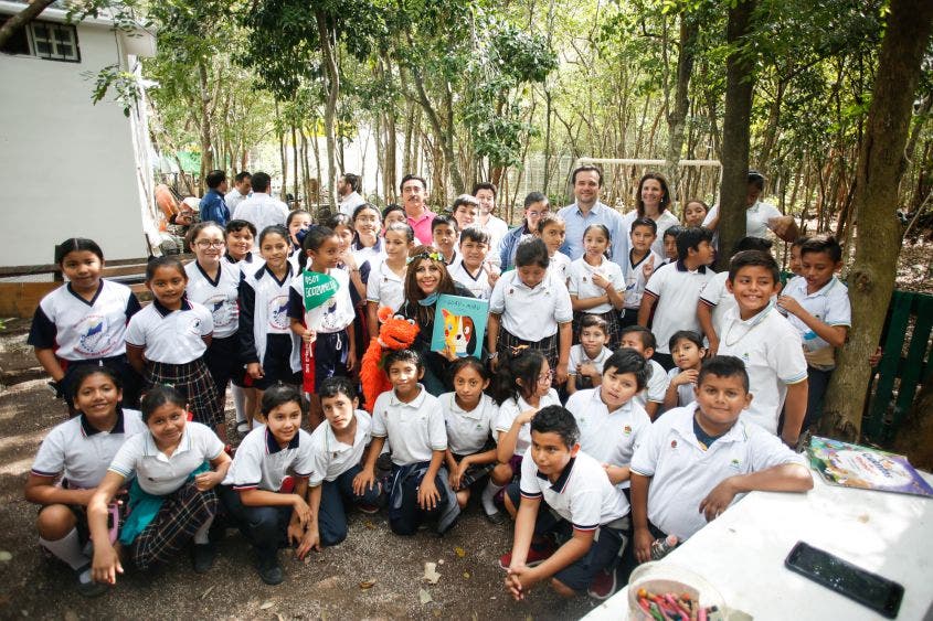 Afirma el Presidente Municipal que el objetivo de estas acciones es fomentar en niñas, niños y jóvenes el cuidado del entorno natural de nuestra isla, a través de diferentes instancias de gobierno y sectores de la sociedad