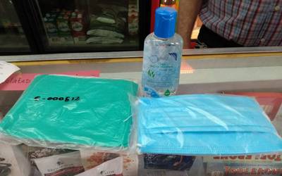 Cubrebocas y gel antibacterial