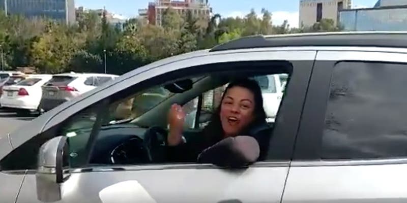 Video: Mujer se niega a hacer fila en Hospital Militar porque “Es hija de general”