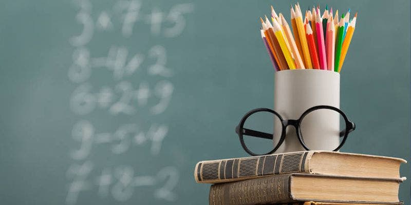 VIDEO: Alumna dice piropos a su maestro y se vuelve viral