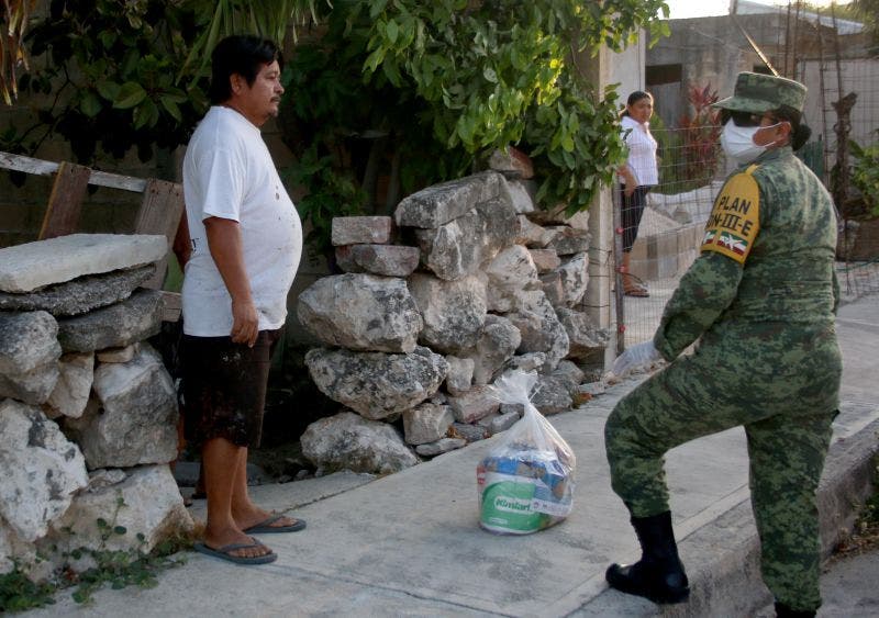 “Es momento de tenderle la mano a quien más lo necesita, nos debemos a los ciudadanos y seguiremos trabajando 24/7 para ellos, entregando esta ayuda alimentaria sin colores, sin partidos, sólo con la motivación de llevar comida a la mesa de todos los cancunenses”, Mara Lezama, Presidente Municipal de Benito Juárez.