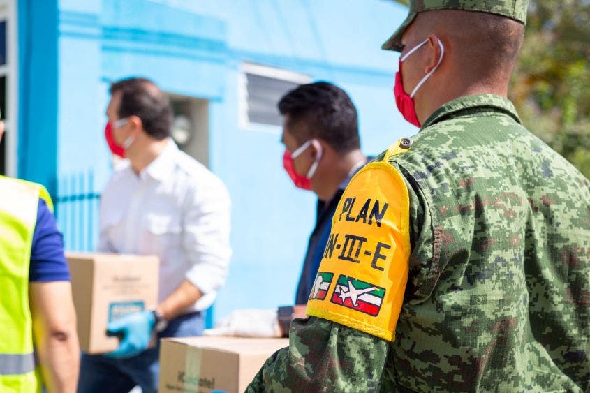 Señala el Presidente Municipal que hasta el día de hoy, se han repartido casa por casa en la isla, más 18,000 despensas