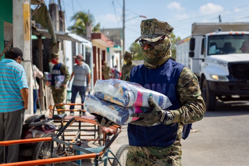 Este día recibieron su apoyo vecinos de las colonias San Gervasio, Repobladores, Chentuk y Juan Bautista Vega; la entrega seguirá en los próximos días, para que ninguna familia se quede sin comer durante esta emergencia sanitaria