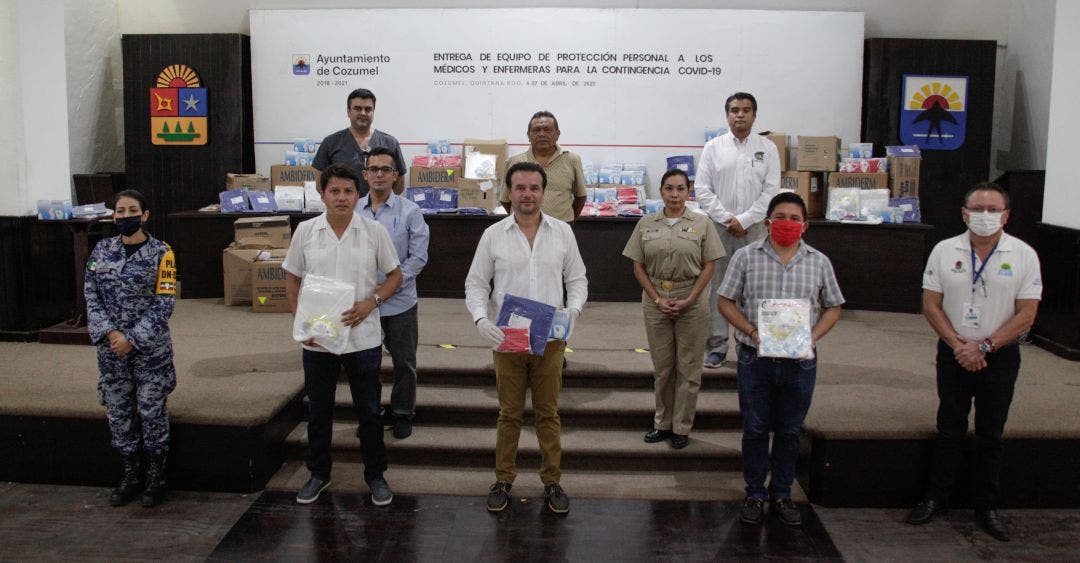 Beneficia el Presidente Municipal con kits de protección personal a médicos, enfermeras y enfermeros del IMSS, ISSSTE, hospitales General, Naval y Sección Sanitaria Fija de Cozumel