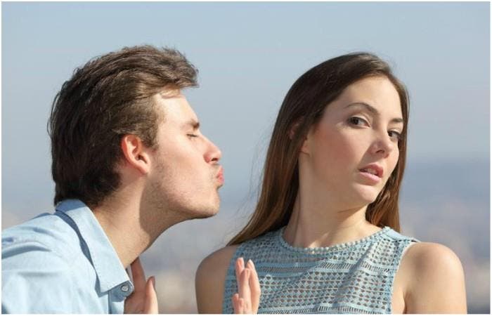 ¿Qué hacer si te escribe tu ex?