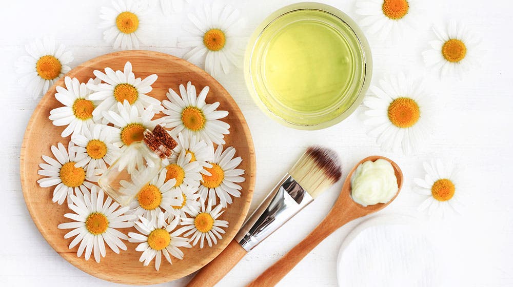 Crema de manzanilla para eliminar el sebo y los granos del rostro