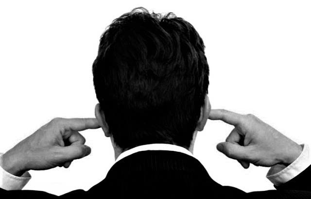 Cómo captar la atención de una persona necia que se niega a escuchar