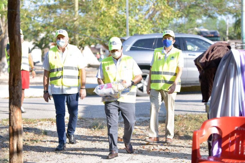 Encabeza el Programa de Ayuda Alimentaria en la comunidad de Manuel Antonio Ay.