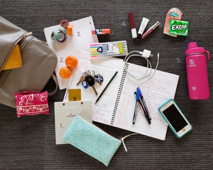 Elementos que nunca deben faltarte en la bolsa