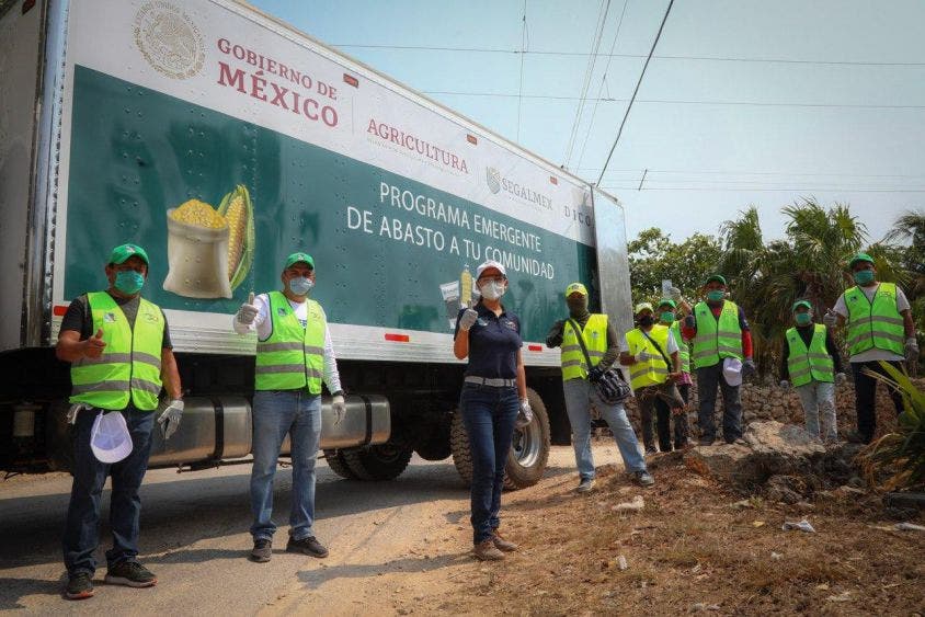 Encabeza Laura Fernández entrega de mas apoyos alimentarios en Leona Vicario, con la entrada de la fase tres de la pandemia de Covid-19