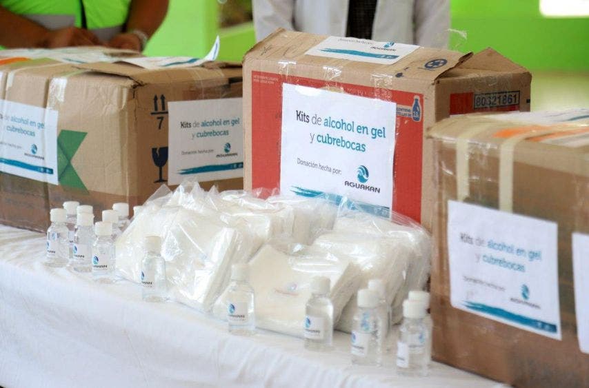 Donan al gobierno municipal mascarillas, cubrebocas y gel en alcohol, que son artículos muy demandados en la actual contingencia