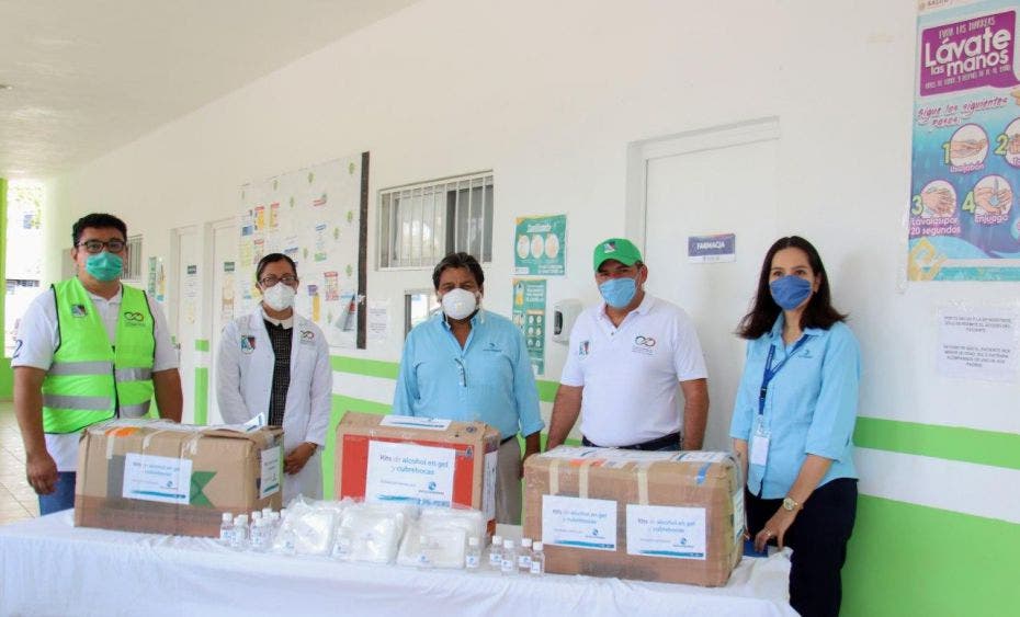 A nombre de la alcaldesa Laura Fernández, el secretario municipal de Desarrollo Social, Ignacio Sánchez, agradece la entrega del material