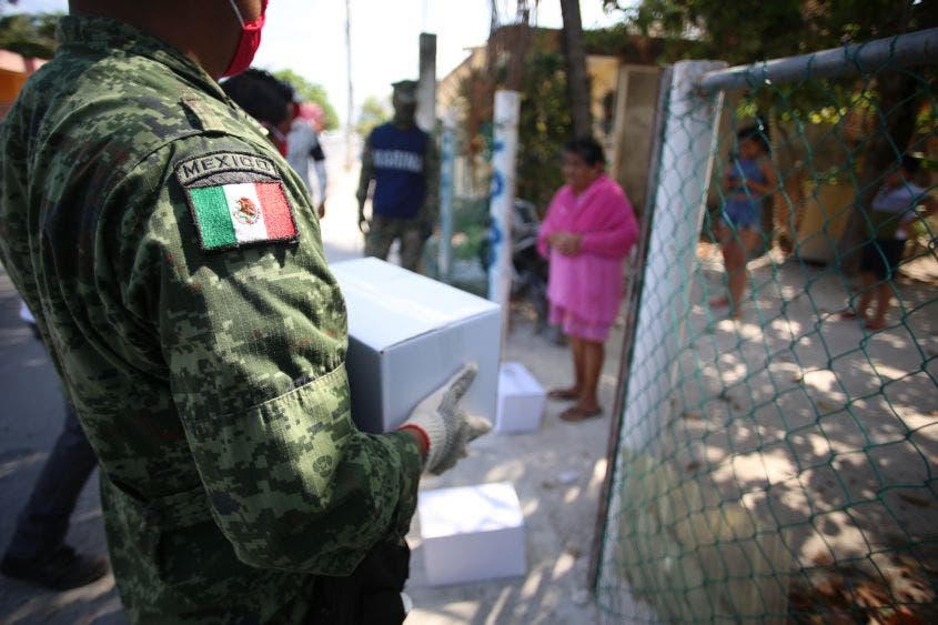 Reitera Pedro Joaquín Delbouis el llamado a la población para quedarse en casa para evitar la propagación del coronavirus Covid-19, pues hasta el día de hoy se presentan 13 casos positivos en la isla y una defunción
