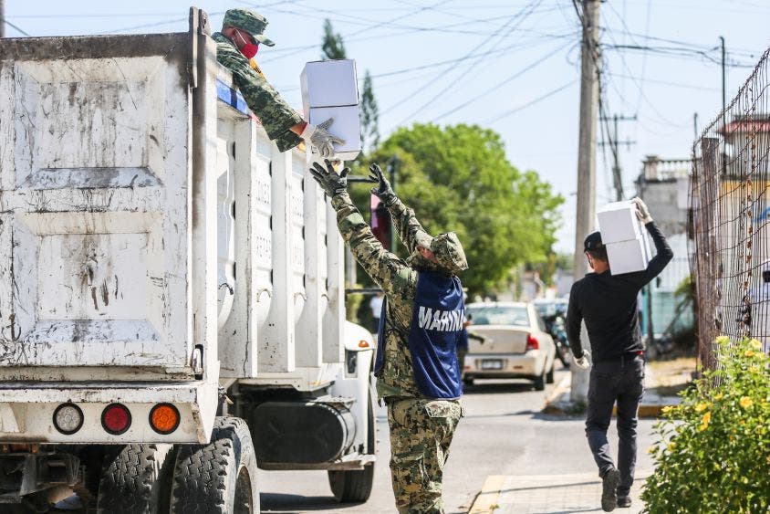 Vecinos de las colonias beneficiadas agradecen a Pedro Joaquín Delbouis el trabajo coordinado que realiza con el Gobierno del Estado con programas como el de Ayuda Alimentaria