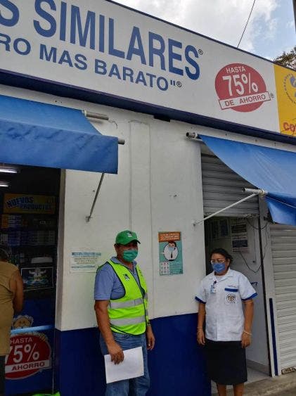 La alcaldesa Laura Fernández informa que se han colocado carteles a la entrada de los establecimientos, en los que se informa que para ingresar es obligatorio el uso de cubrebocas