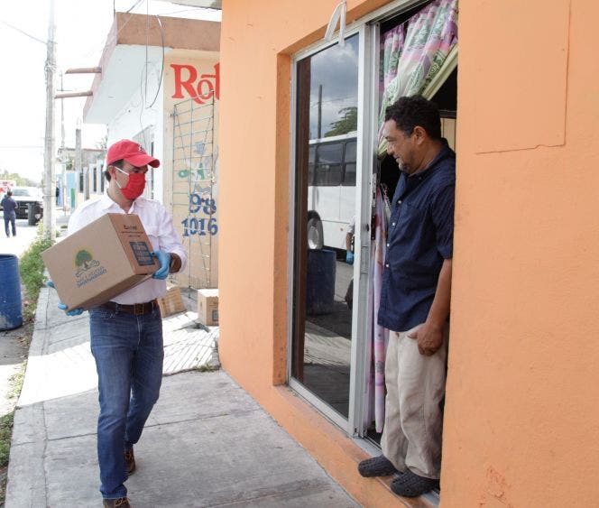 Ante el avance del número de contagios de coronavirus, declara el Presidente Municipal que en la isla se restringe la circulación de las 8:00 de la noche a las 5:00 de la mañana; además de que ya es obligatorio el uso de cubrebocas para salir a la calle, y que solo una persona viaje en motocicleta o automóvil