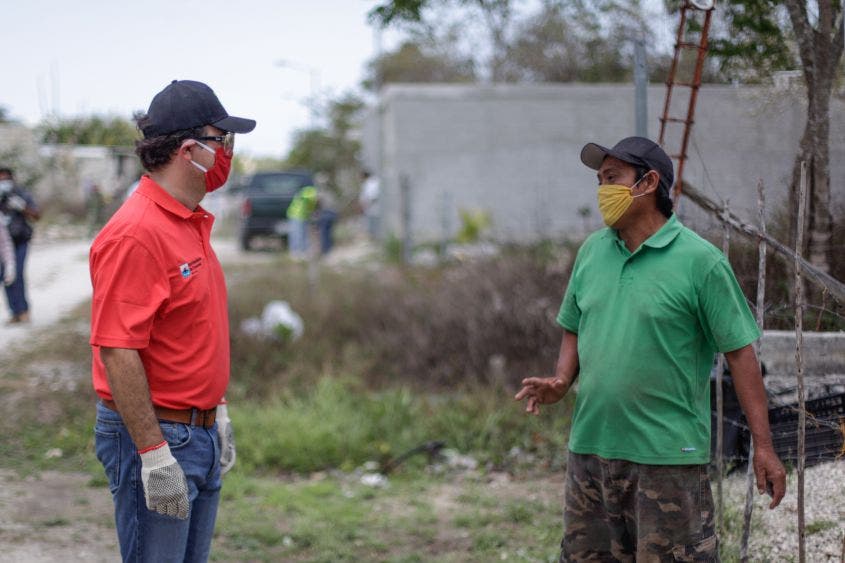 Reitera Pedro Joaquín Delbouis que a partir de hoy, el llamado de responsabilidad social será de las 7 de la noche a 5 de la mañana, y no se permitirá la circulación de vehículos sin placas, así como el uso obligatorio de cubrebocas sí sale a la calle y solo una persona puede viajar en motocicleta o automóvil