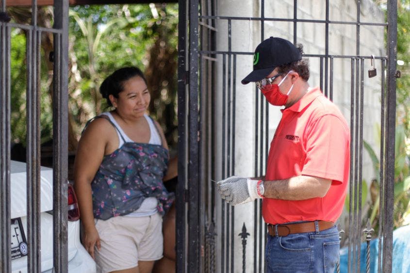 De nueva cuenta insistimos, quédense en casa para poder recibir este beneficio alimentario, recuerden que nos encontramos en la Fase 3 de esta pandemia, eso quiere decir que estamos en el periodo de más riesgo de contagio, enfatizó Pedro Joaquín Delbouis