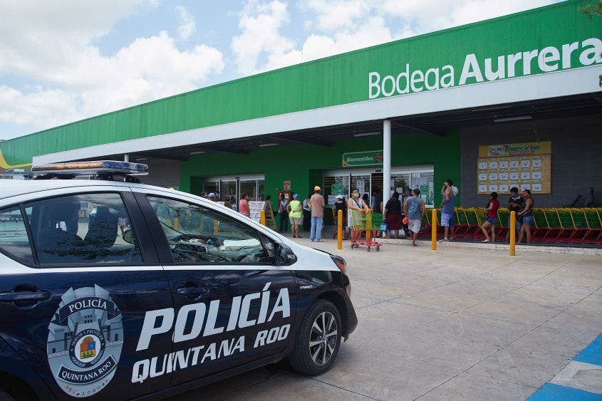 Durante un operativo de supervisión de la Dirección de Protección Civil, Bomberos y Guardavidas, se aplicó la clausura de un supermercado por no evitar la aglomeración de personas e ignorar las medidas de sana distancia