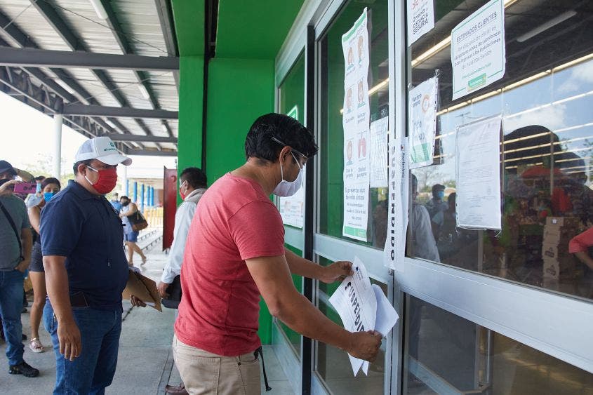 Estamos trabajando de manera integral con el sector empresarial, prestadores de servicios turísticos y el Gobierno del Estado para reactivar pronto nuestra economía local, pero si no se respetan los protocolos sanitarios, se pone en riesgo toda nuestra labor y no lo vamos a permitir; quienes violen las acciones de salubridad, serán sancionados conforme a la ley, advierte Pedro Joaquín Delbouis