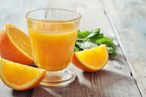 Jugo de naranja con pera para mejorar la memoria