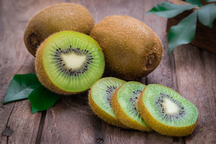 Jugo de kiwi para prevenir trombosis y derrames cerebrales