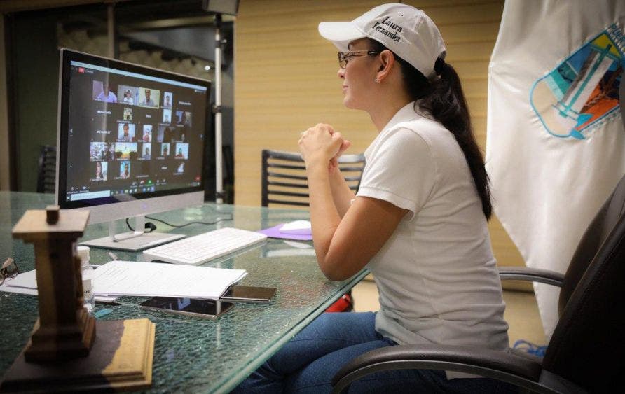 Por medio de una videoconferencia, la Presidenta Municipal de Puerto Morelos dialoga con integrantes de la Red Mundial de Jóvenes Políticos