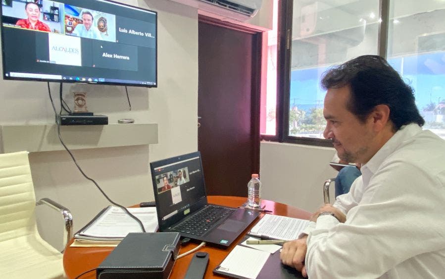 En conferencia virtual con la Revista Alcaldes de México, destaca el Presidente Municipal las acciones sanitarias y restrictivas de movilidad implementadas en la isla con el que se ha mantenido un número bajo de contagios de Covid-19