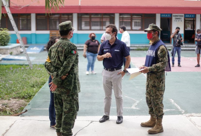 Recorre el Presidente Municipal albergues de la isla, los cuales tienen capacidad para recibir a cerca de 2,000 personas en caso de que algún fenómeno hidrometeorológico amenace al destino, para inspeccionar salones, baños, capacidad de agua, tablones para tapiar ventanas y comprobar que se conozcan los protocolos sanitarios