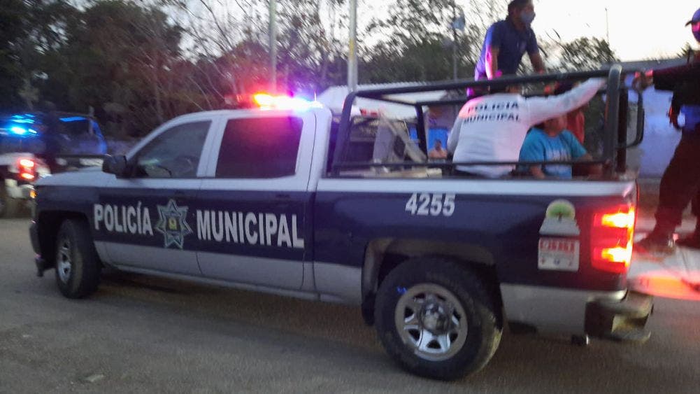 Por ‘violar ley seca’ detienen a personas ebrias en El Cedral; se continuarán los operativos para que la gente respete la cuarentena.