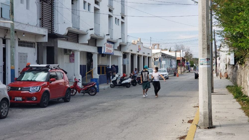 En Cozumel fallece persona en laboratorio de análisis clínicos; la víctima de 50 años empezó a convulsionar y arrojar espuma por la boca.