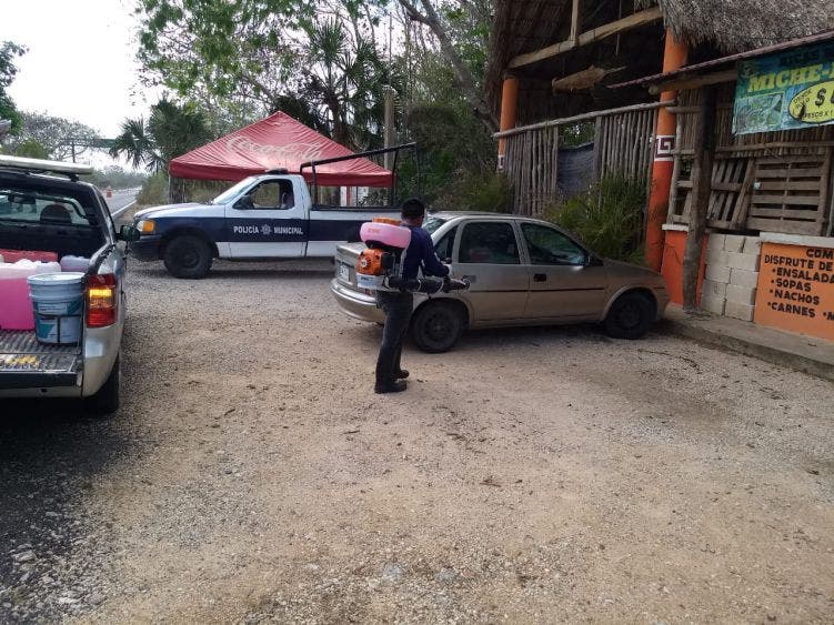 Siguen las restricciones en parques y centros recreativos de Lázaro Cárdenas; se hacen trabajos de fumigación por parte de Protección Civil.