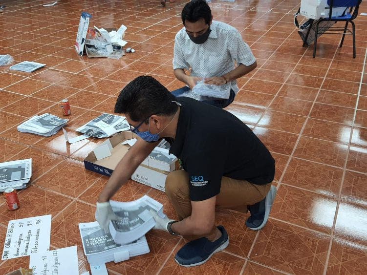 Inicia SEQ distribución de cuadernillos a estudiantes que no tienen internet o TV