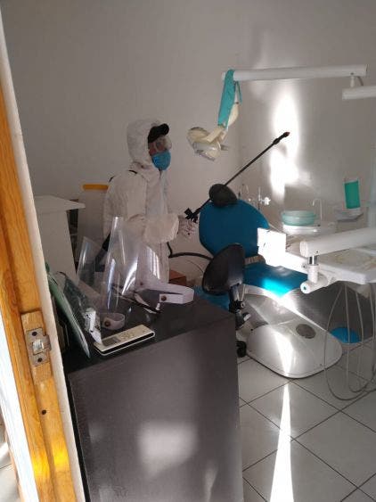 “Son rostros anónimos que con cubrebocas han cambiado las marchas típicas por marchas atípicas en la entrega despensas, jornadas de sanitización y vigilancia”, señala