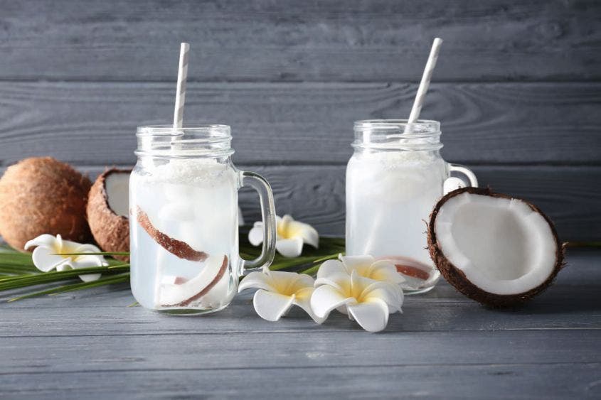 Belleza: Beneficios de utilizar el agua de coco