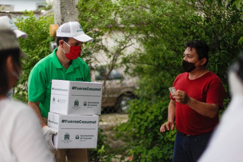 Ante la crisis provocada por el Covid-19 y en coordinación con el Gobierno del Estado, inicia el Presidente Municipal la entrega de más apoyos alimentarios en la colonia Centro