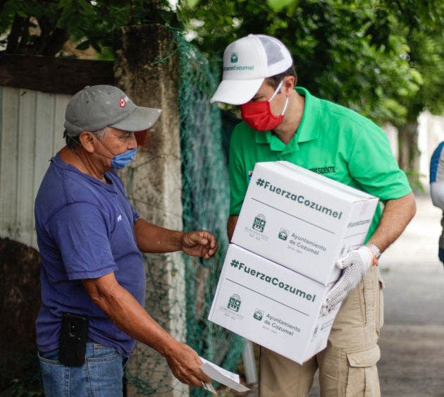 Recorre Pedro Joaquín Delbouis la 30 Avenida, a fin de verificar que los establecimientos cumplan con las medidas sanitarias y de sana distancia en el marco del reinicio de actividades económicas y turísticas