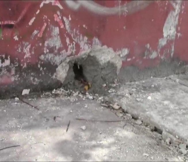 Éste tipo de "obras" dentro de los domicilios no son exclusivos de la colonia Haciendas del Caribe, además de que son varios habitantes de dicha colonia que hacen drenajes al aire libre y sobre la vía pública, lo extraño es que los "supervisores" de obras del Ayuntamiento no tengan conocimiento de esto.