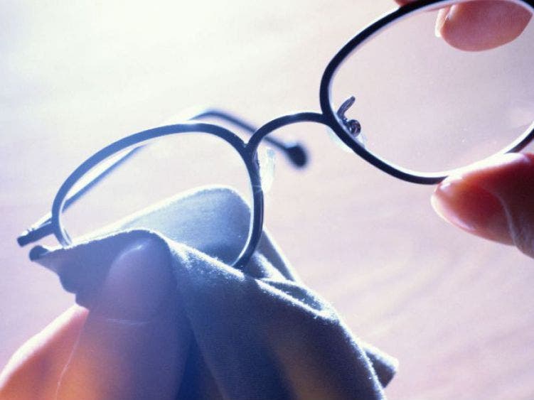 #QuédateEnCasa y no gastes más: Crea tu propio limpiador de lentes