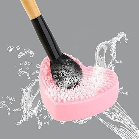 Cómo lavar, limpiar y desinfectar tus accesorios de maquillaje