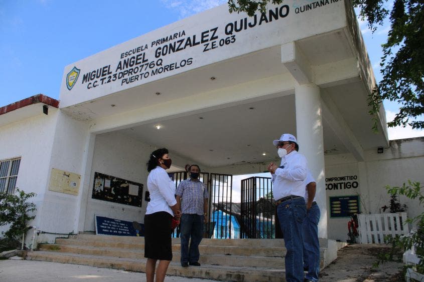 Encabezado por el secretario general del ayuntamiento, Miguel Ángel Zetina, personal del Protección Civil y de Desarrollo Humano recorre planteles educativos de la cabecera municipal